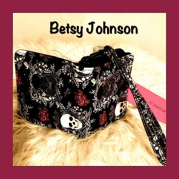 Betsy Johnson Zippered Wristlet Wallet, Black,  Skulls, Crowns & Flora, NEW - Picture 5 of 11